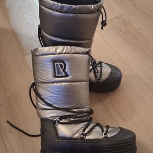 RUDSAK Women's Shiny Silver and Black Winter Boots